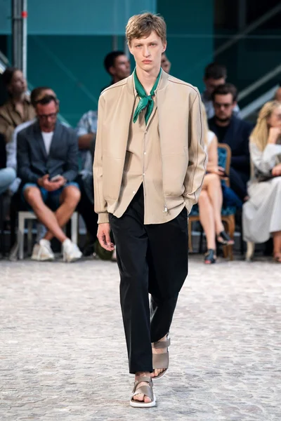 Look 13